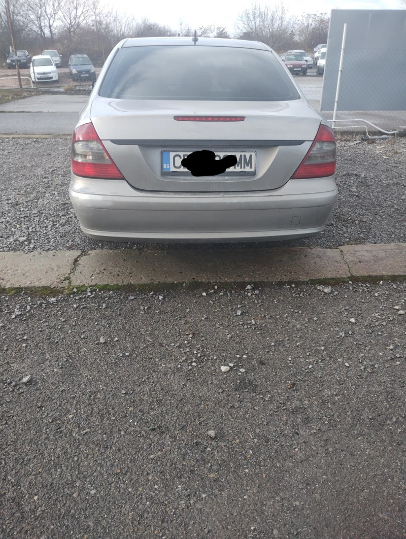 Mercedes-Benz E 220, снимка 8 - Автомобили и джипове - 47301356