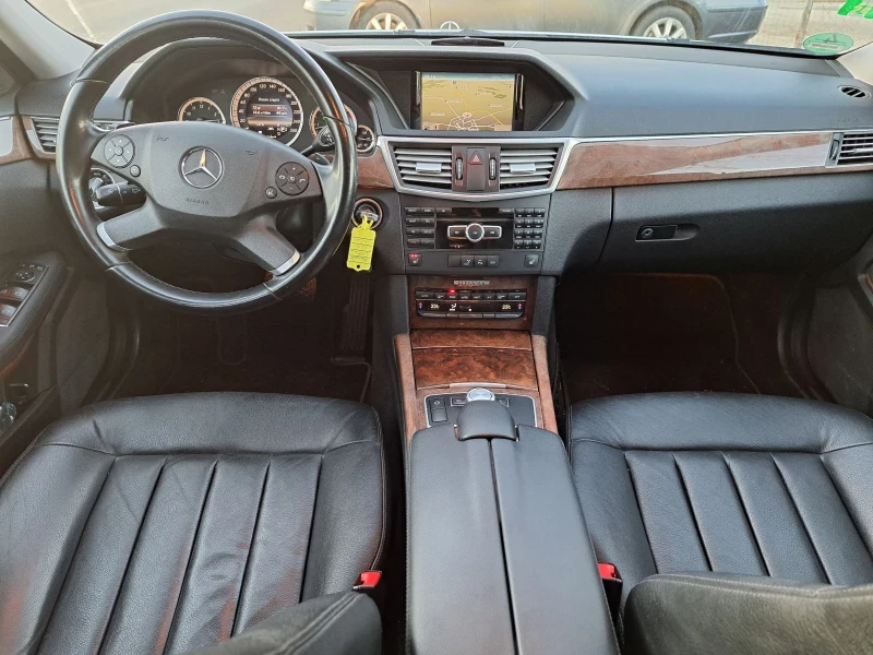 Mercedes-Benz E 300 3.0-231k.c Elegance , снимка 13 - Автомобили и джипове - 48725601