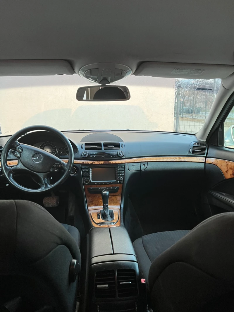 Mercedes-Benz E 320, снимка 3 - Автомобили и джипове - 48804224