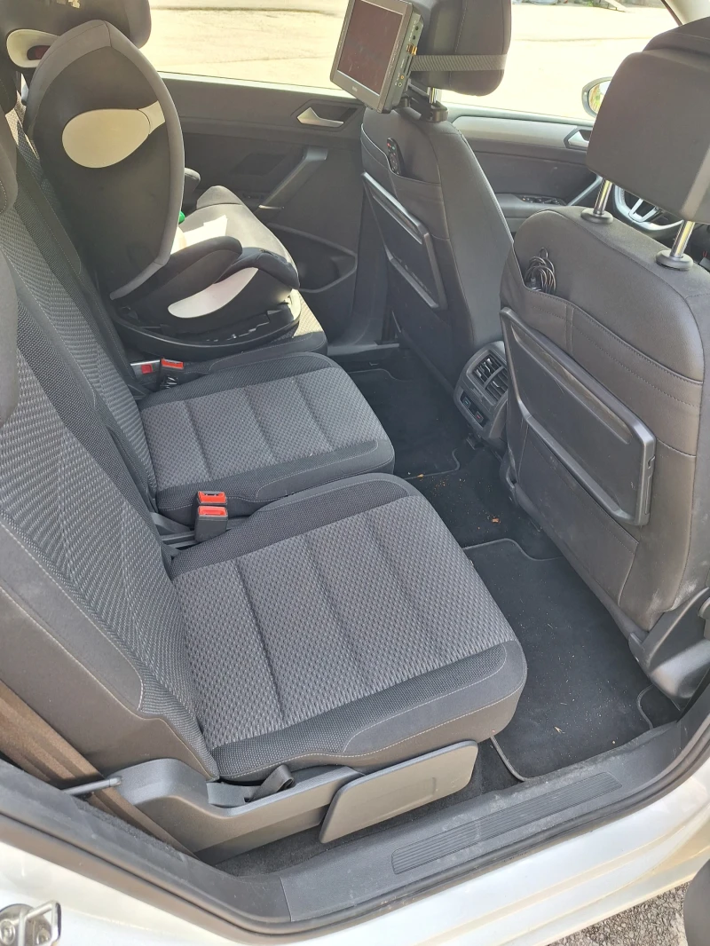 VW Touran, снимка 6 - Автомобили и джипове - 52596429