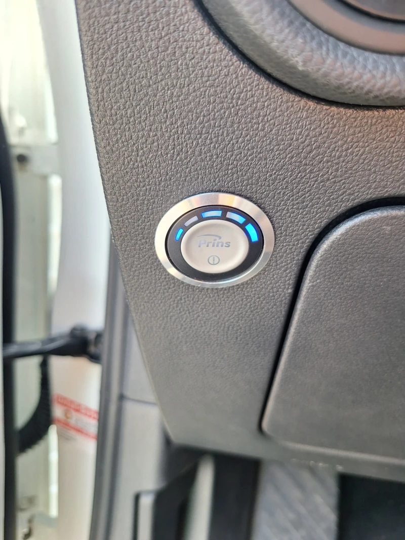 VW Touran, снимка 10 - Автомобили и джипове - 52596429