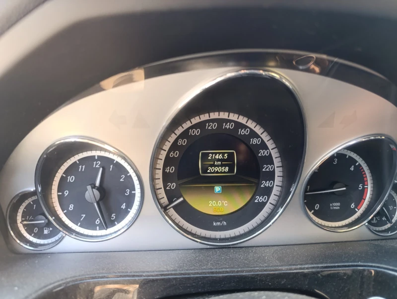 Mercedes-Benz E 220 РЪЧНА, снимка 10 - Автомобили и джипове - 52285758