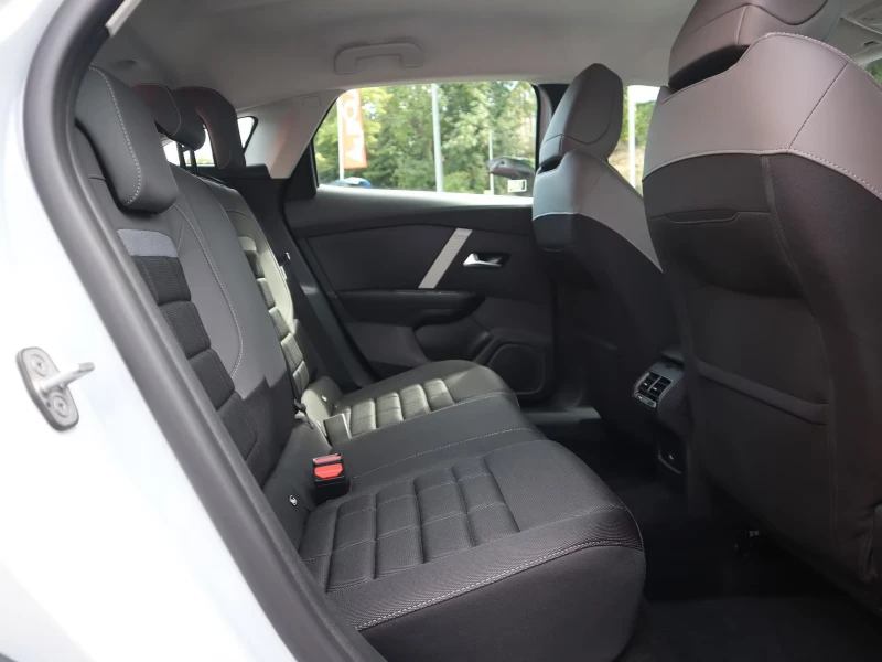 Citroen C4 НОВ!/1.2HEV/145HP/FACE/LED/CAM/NAVI/CPLAY/560g, снимка 14 - Автомобили и джипове - 52330924