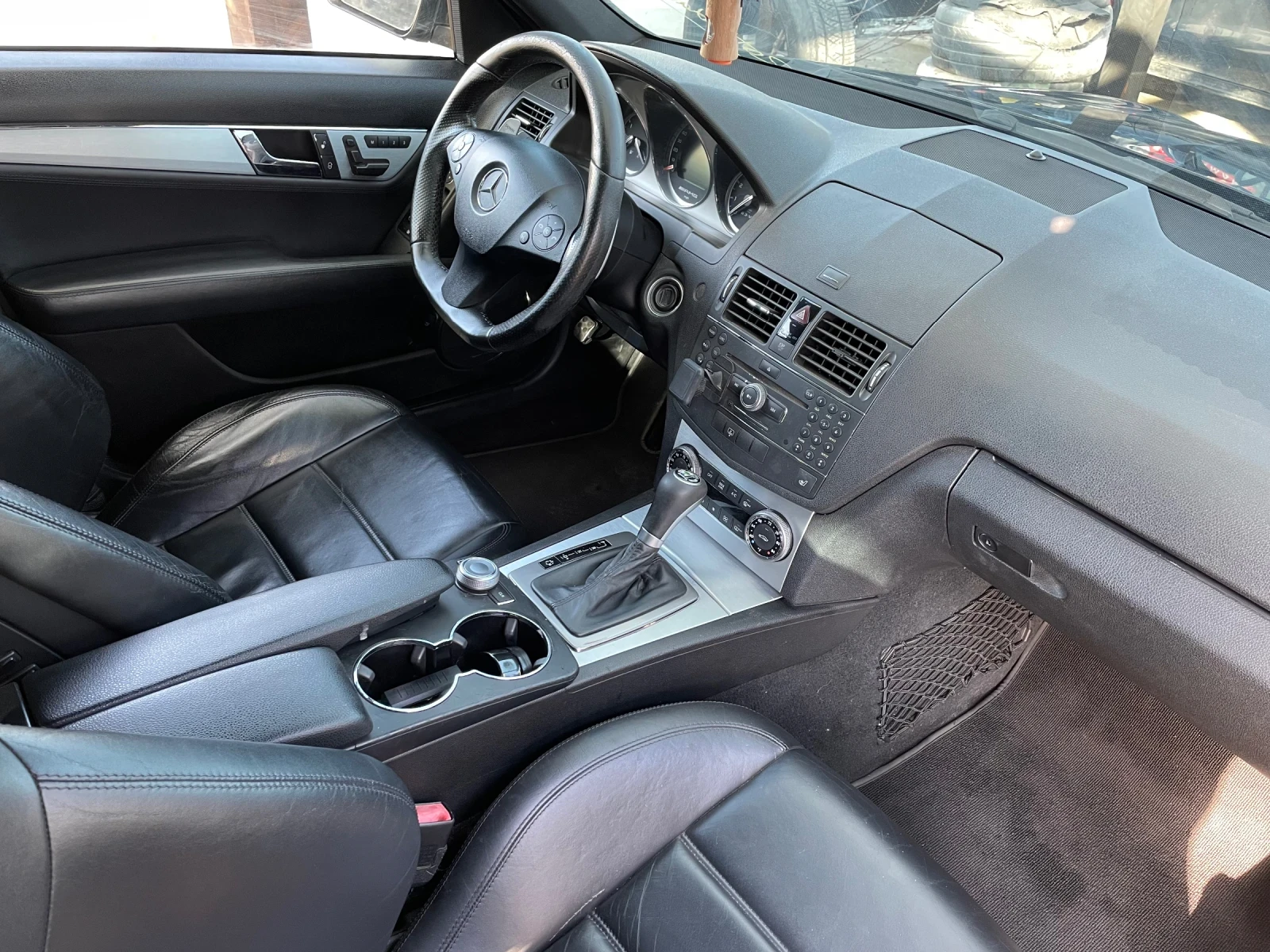 Mercedes-Benz C 63 AMG, снимка 13 - Автомобили и джипове - 52029360