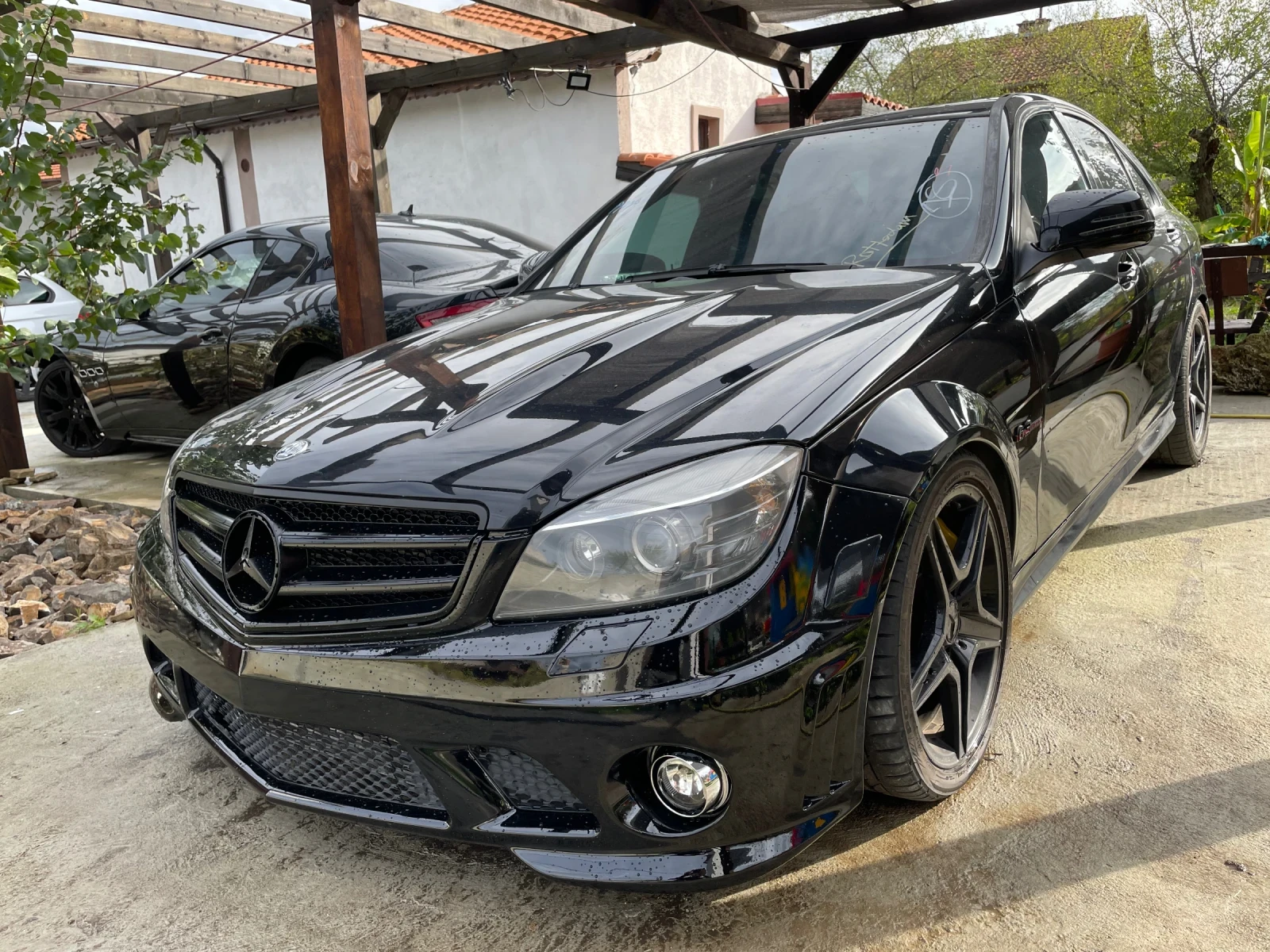 Mercedes-Benz C 63 AMG  - изображение 2