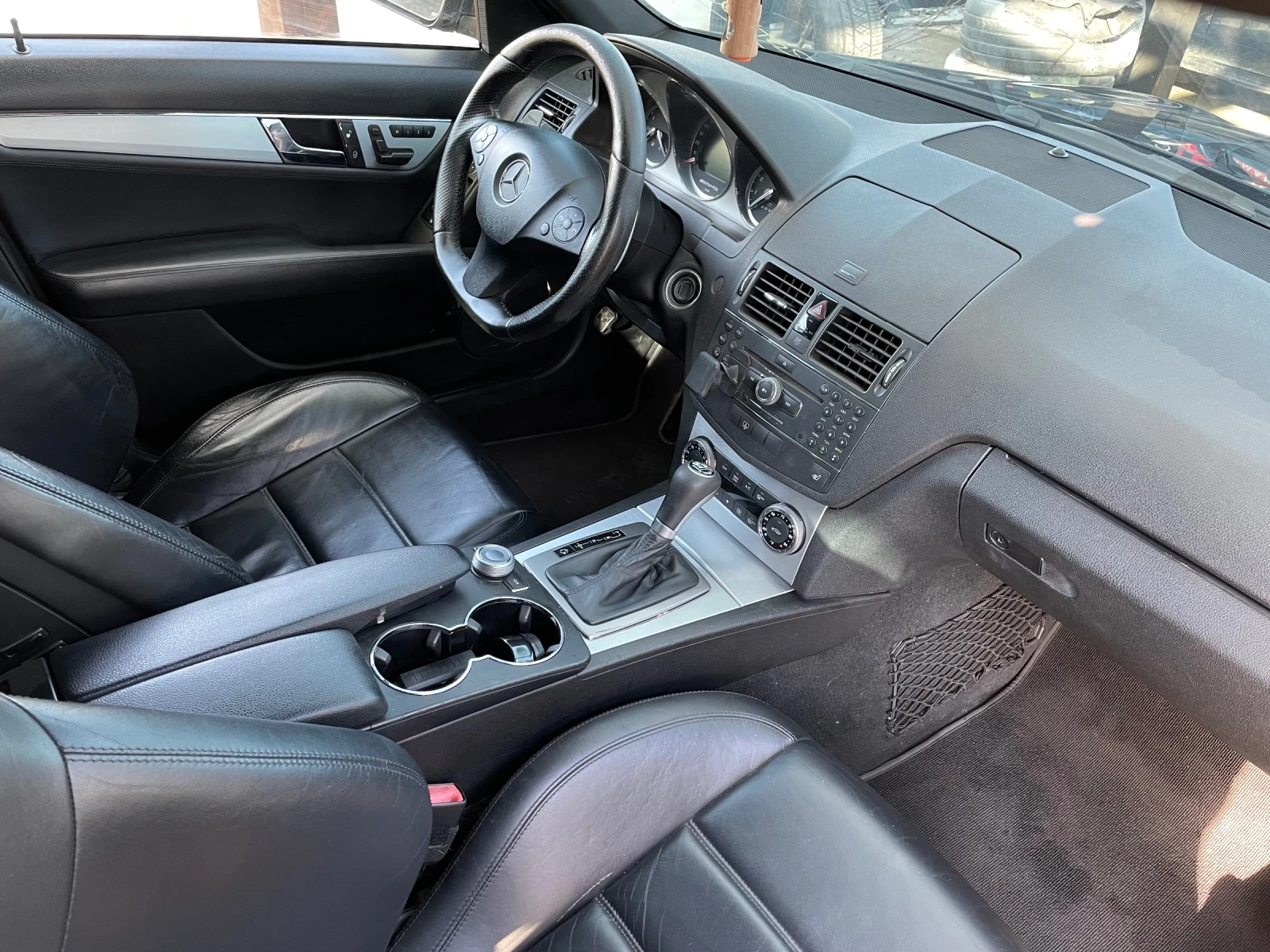 Mercedes-Benz C 63 AMG, снимка 9 - Автомобили и джипове - 52029360