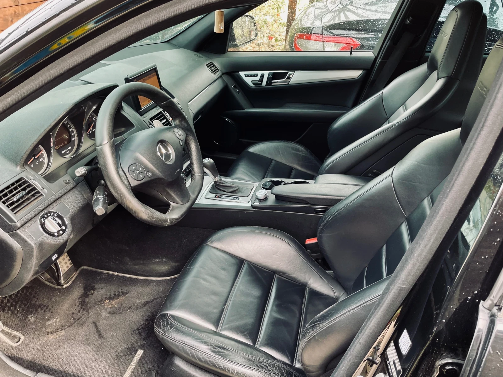 Mercedes-Benz C 63 AMG  - изображение 9