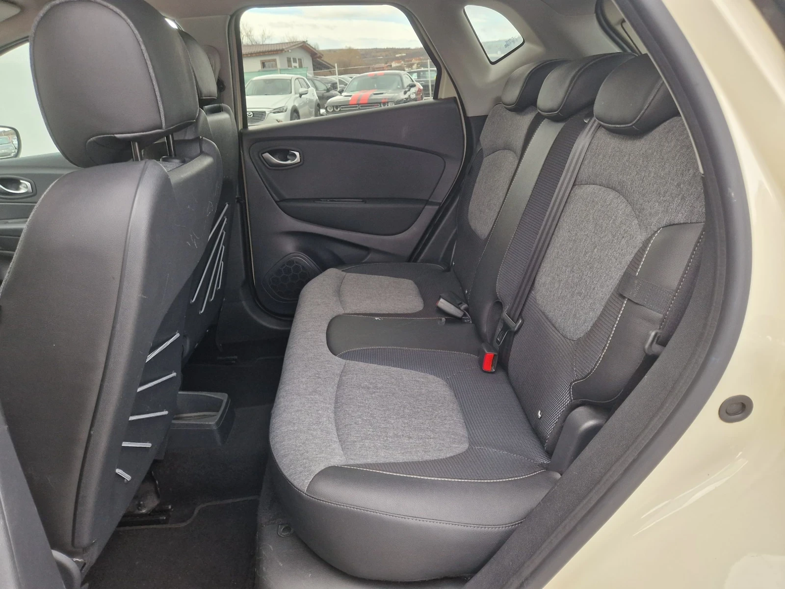 Renault Captur 1.5DCi Full extra Service Book  - изображение 9