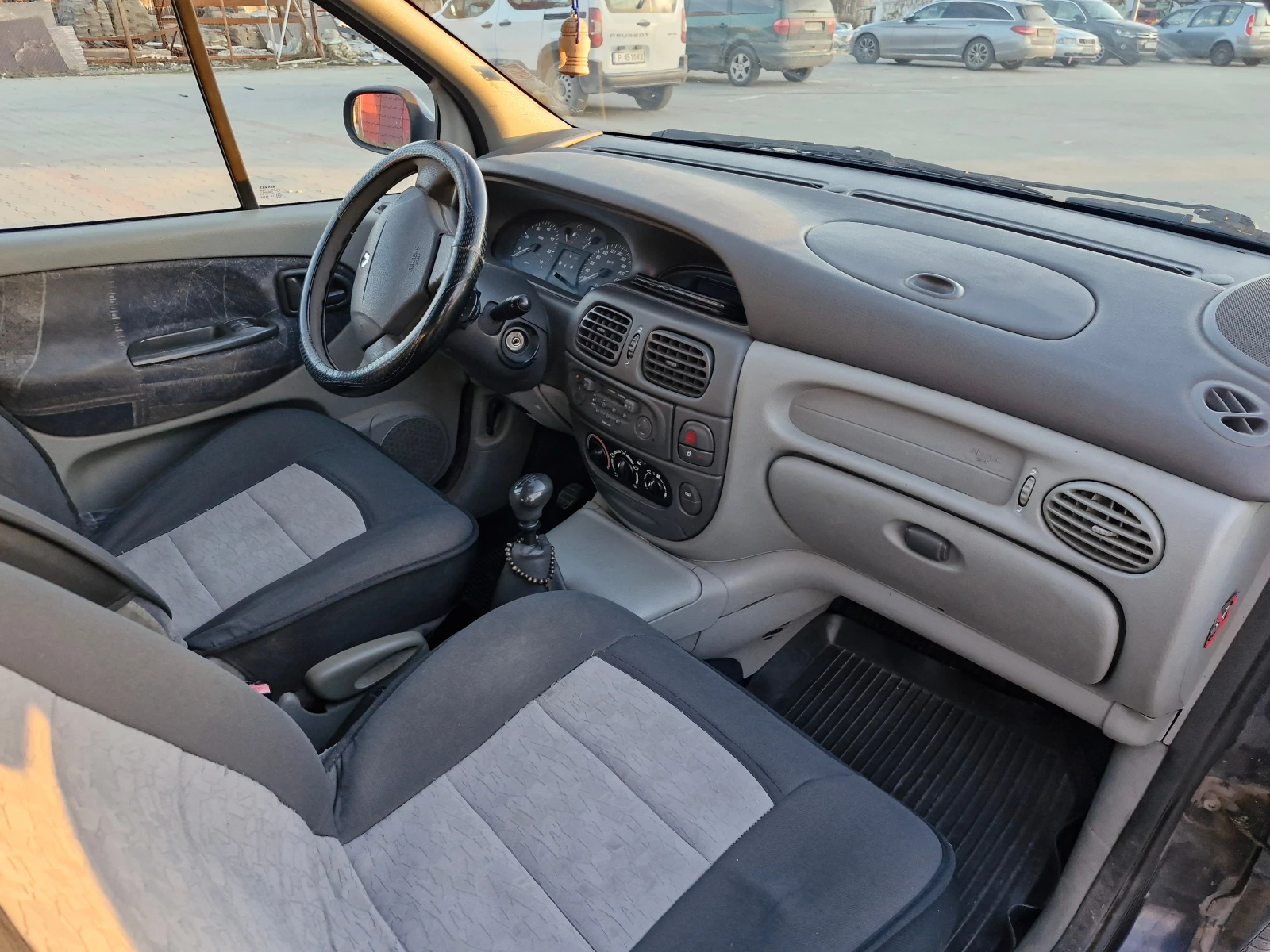 Renault Megane Scenic, снимка 6 - Автомобили и джипове - 53846762