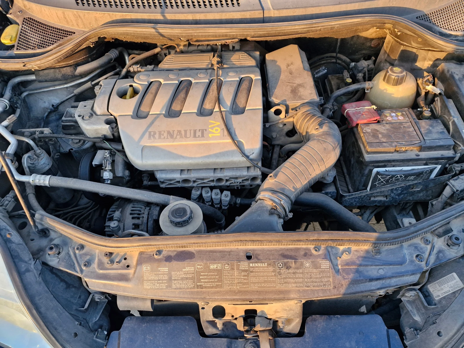 Renault Megane Scenic, снимка 8 - Автомобили и джипове - 53846762