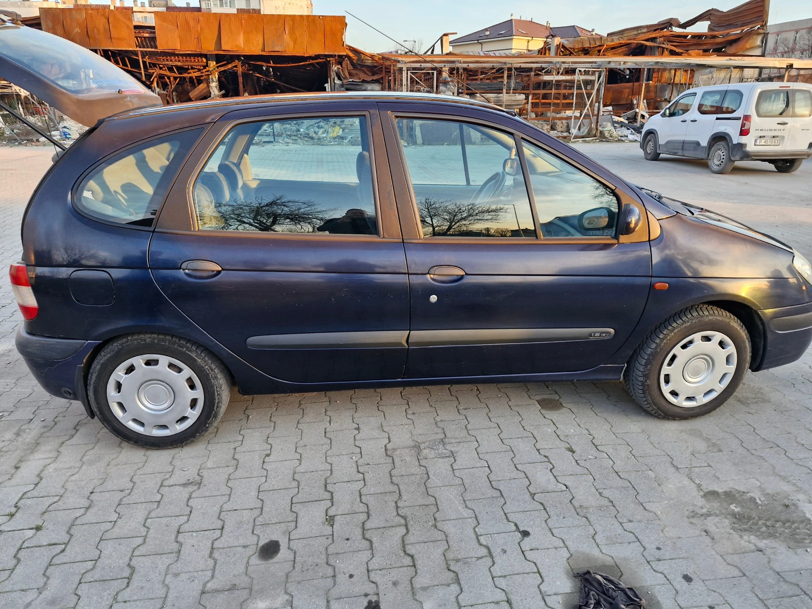 Renault Megane Scenic, снимка 7 - Автомобили и джипове - 53846762
