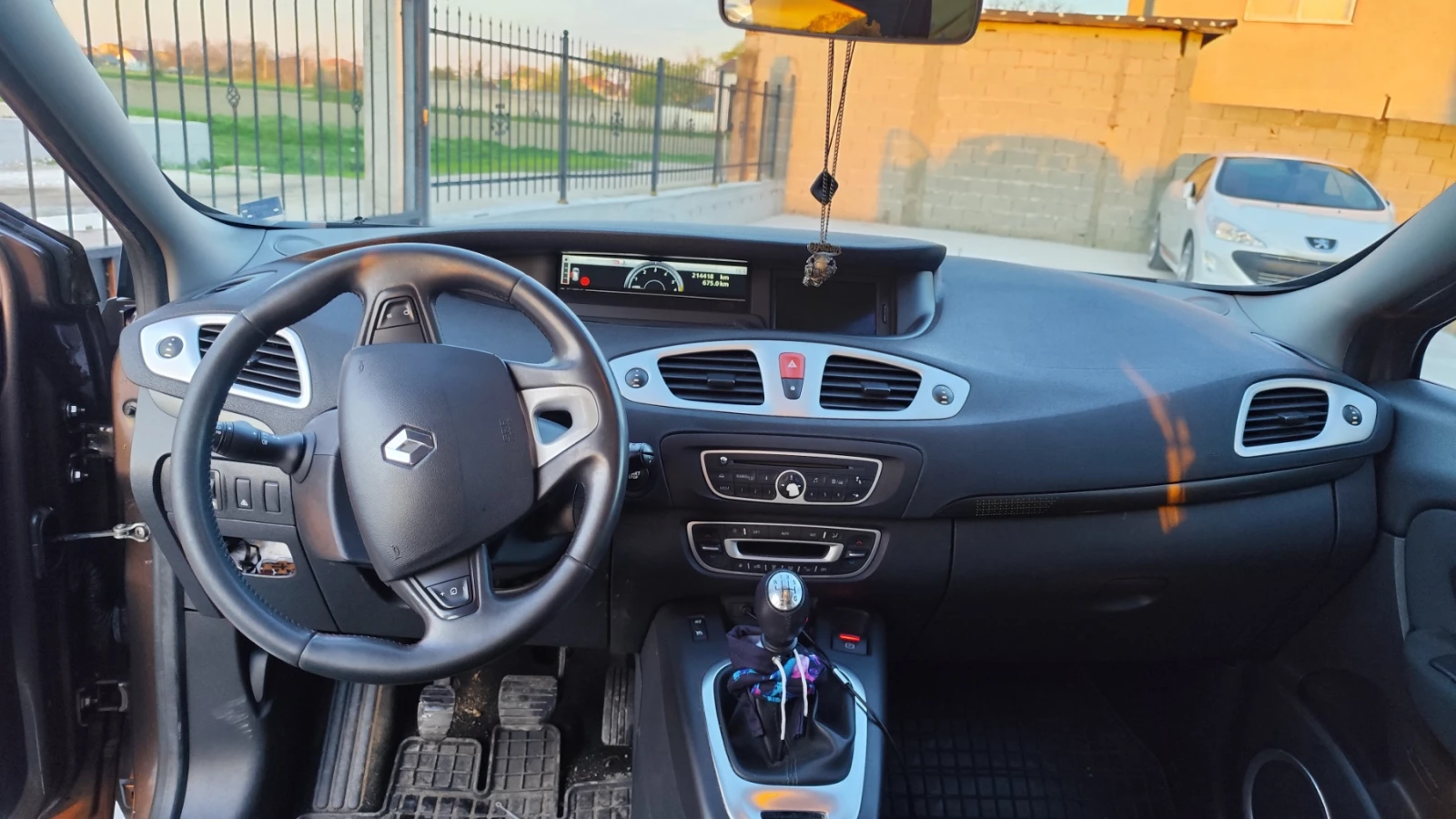 Renault Grand scenic 1.5 dci 110кс, снимка 8 - Автомобили и джипове - 54115518