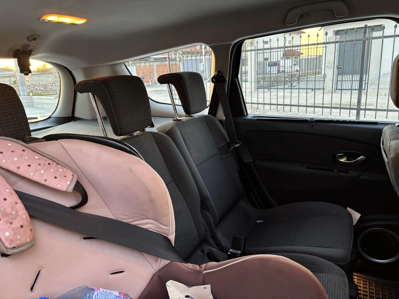 Renault Grand scenic 1.5 dci 110кс, снимка 10 - Автомобили и джипове - 54115518