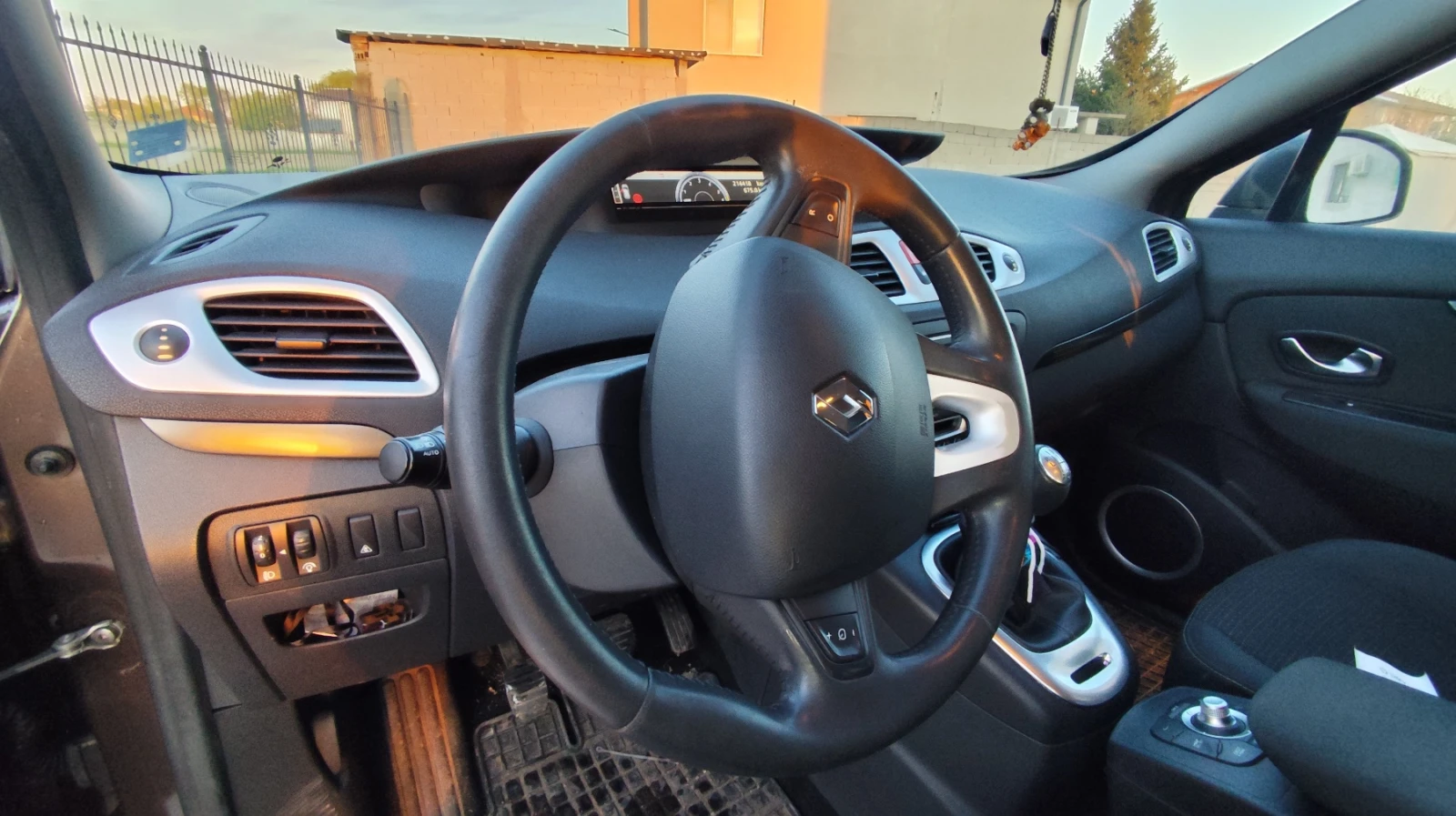 Renault Grand scenic 1.5 dci 110кс, снимка 6 - Автомобили и джипове - 54115518