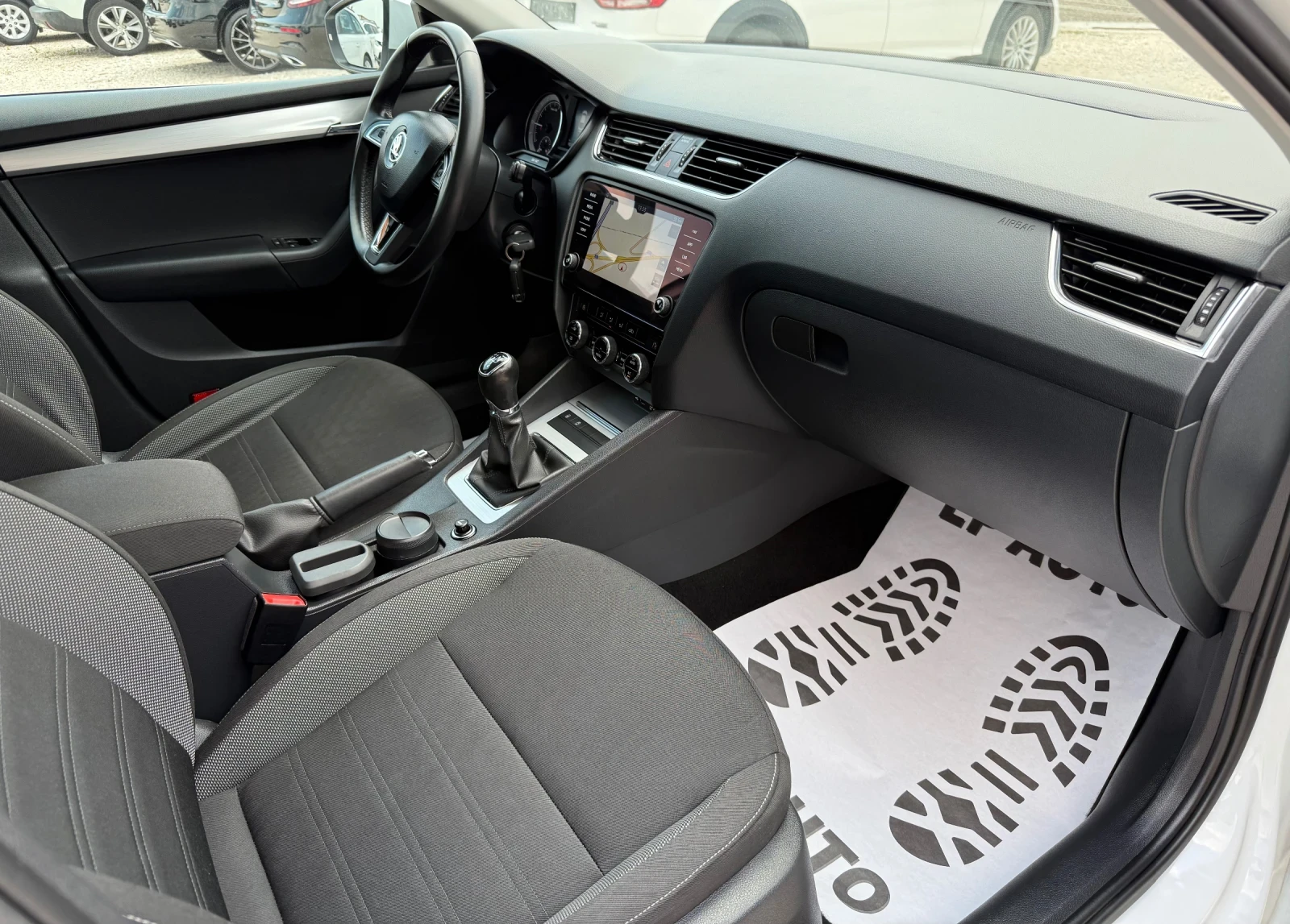 Skoda Octavia 1.6TDI* 116k.c* LED* NAVI* TOP* СЕРВИЗНА ИСТОРИЯ, снимка 8 - Автомобили и джипове - 55326072