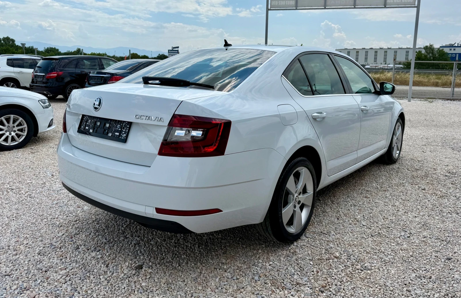 Skoda Octavia 1.6TDI* 116k.c* LED* NAVI* TOP* СЕРВИЗНА ИСТОРИЯ, снимка 4 - Автомобили и джипове - 55326072