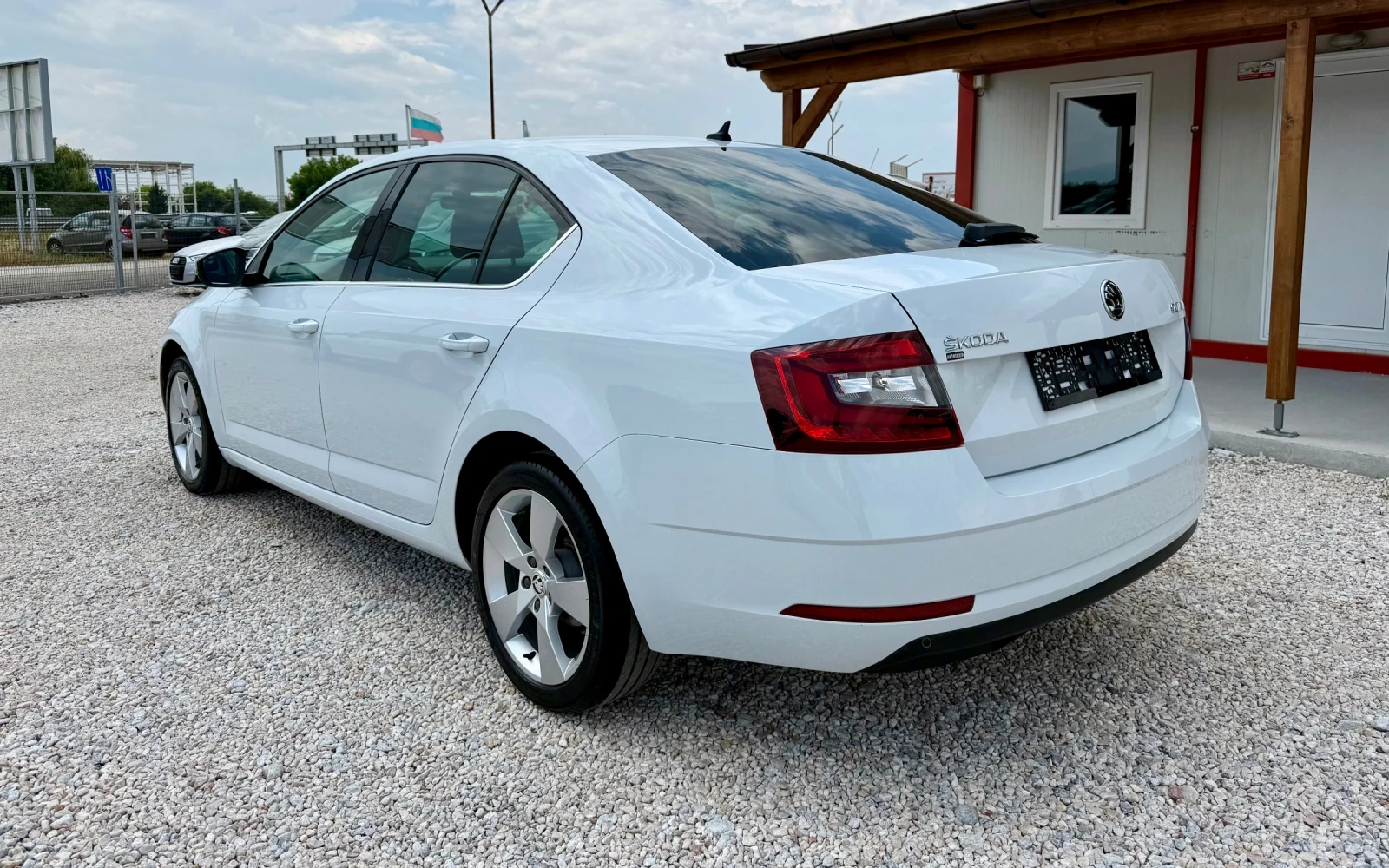Skoda Octavia 1.6TDI* 116k.c* LED* NAVI* TOP* СЕРВИЗНА ИСТОРИЯ, снимка 3 - Автомобили и джипове - 55326072