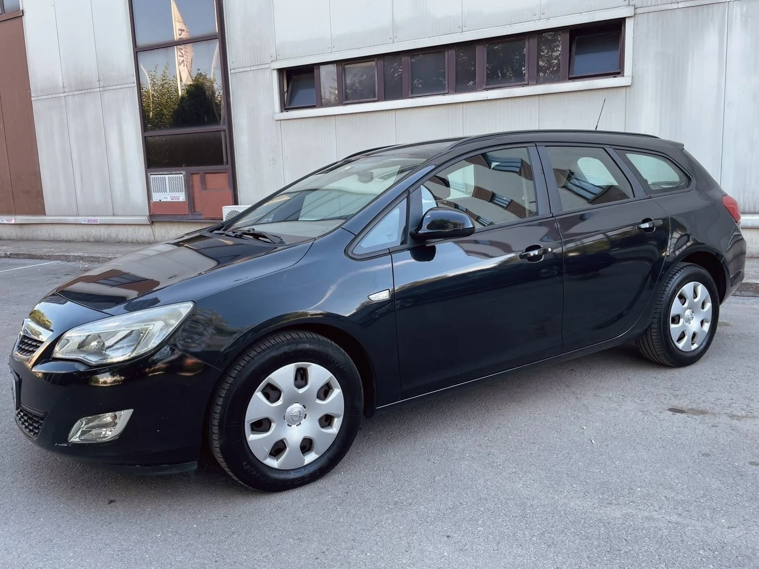 Opel Astra 1.7 CDTI, снимка 9 - Автомобили и джипове - 55597647