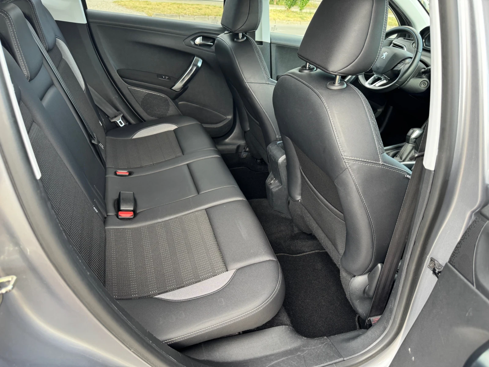 Peugeot 2008 1.6 HDI Alure, снимка 10 - Автомобили и джипове - 55652788