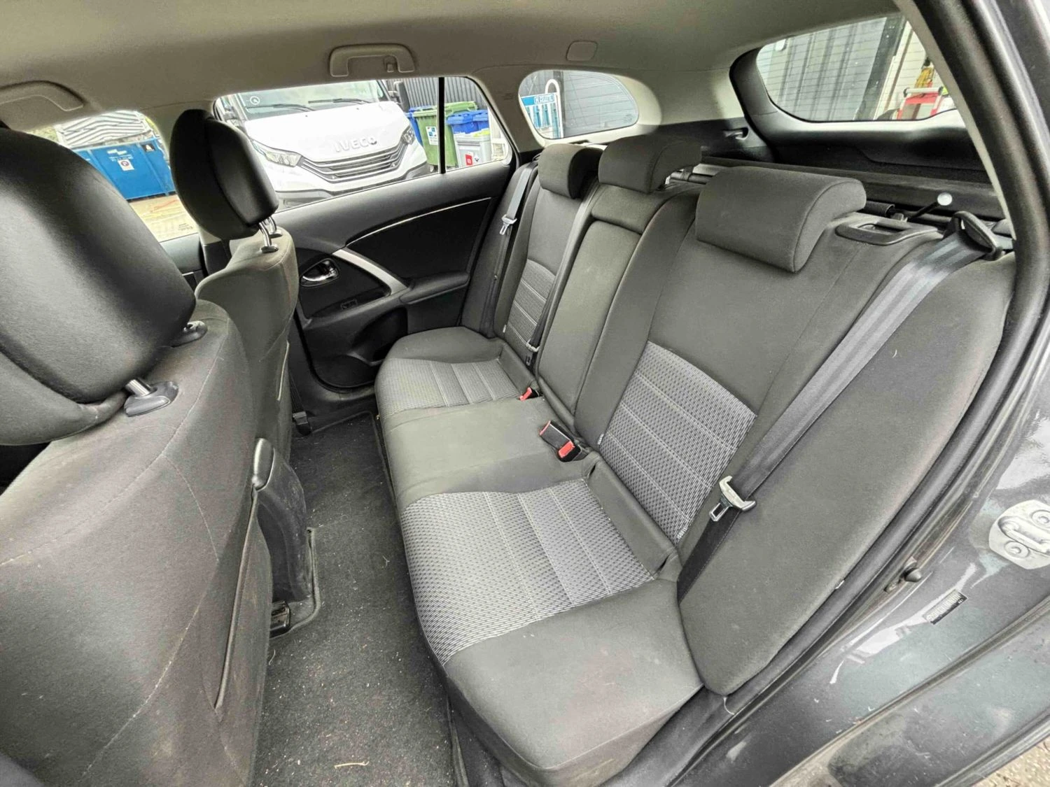 Toyota Avensis 1.8 Бензин, снимка 9 - Автомобили и джипове - 56114046