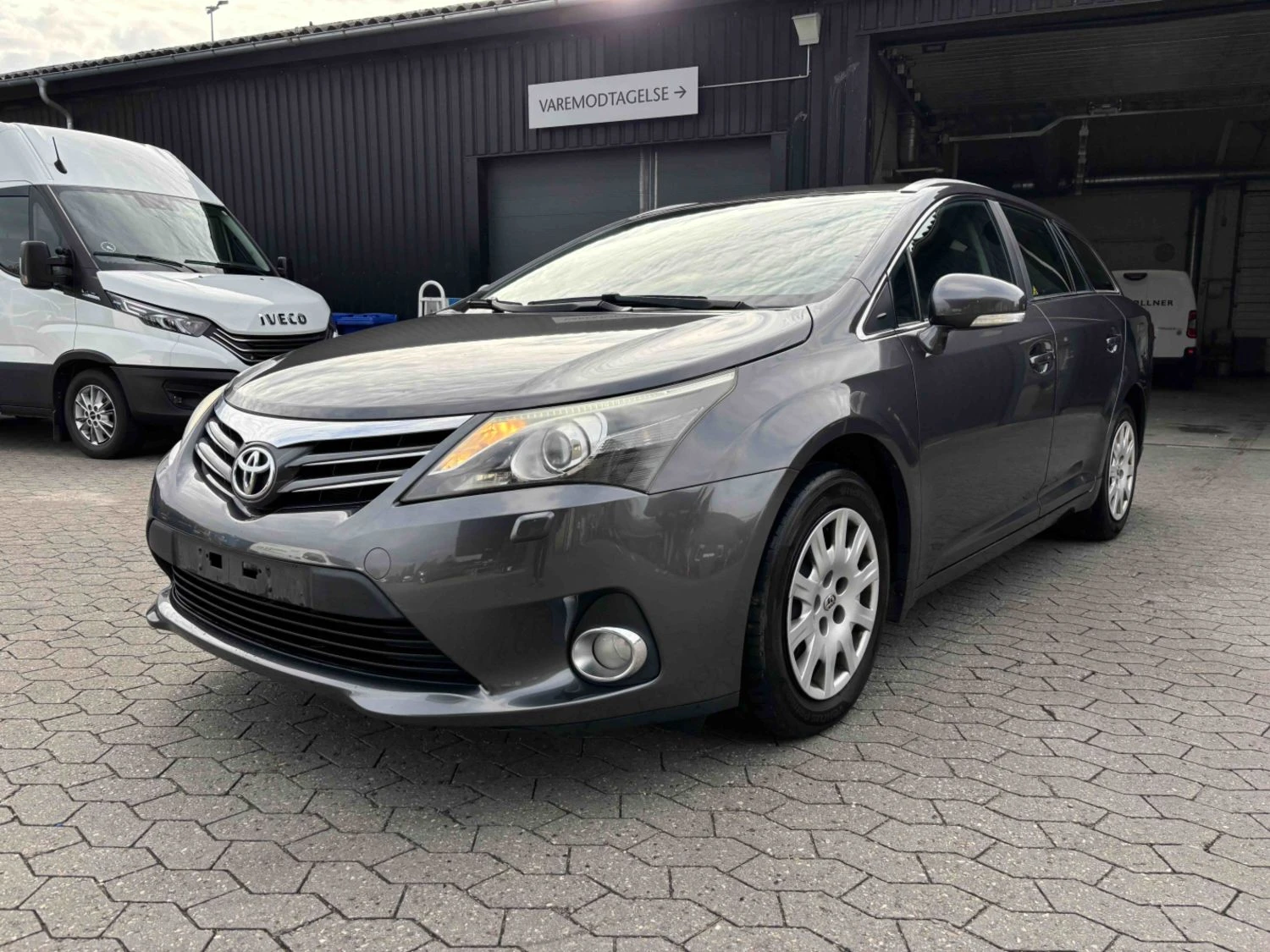 Toyota Avensis 1.8 Бензин
