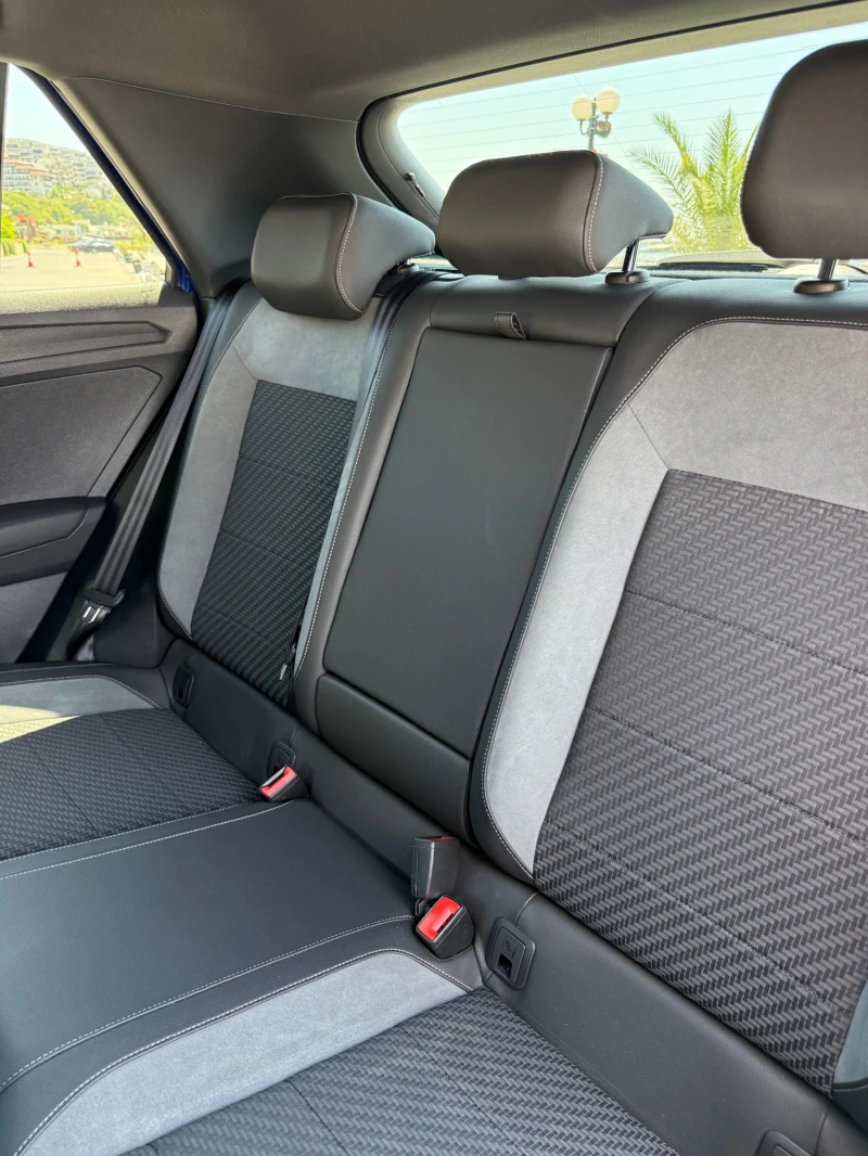 VW T-Roc R 300HP, снимка 11 - Автомобили и джипове - 52582557