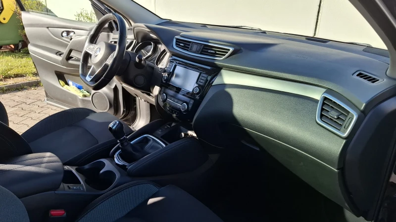 Nissan Qashqai 1.3 DIG-T N-Connecta   140 к.с., снимка 7 - Автомобили и джипове - 52157903
