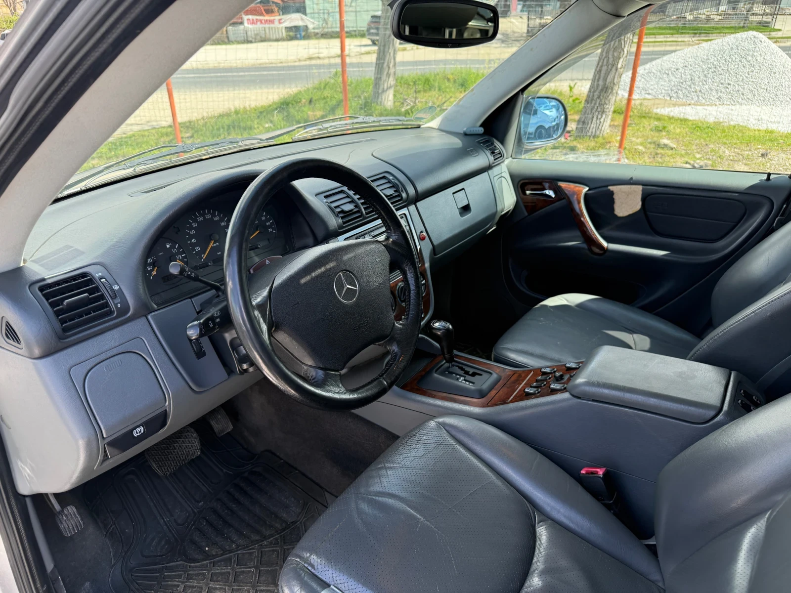 Mercedes-Benz ML 320 ML320 218кс 270000км  без ръжди за ценители!, снимка 11 - Автомобили и джипове - 54090366