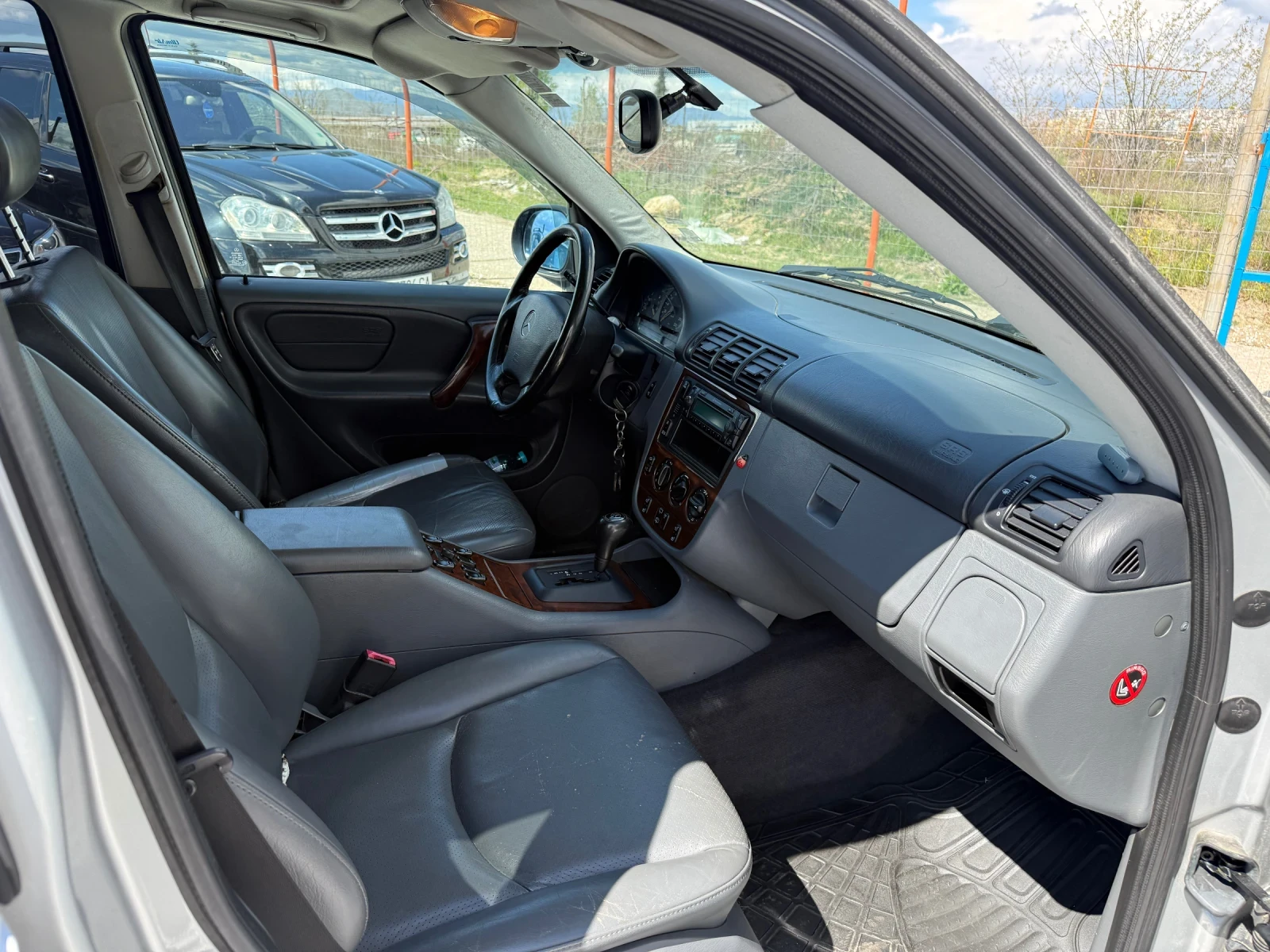 Mercedes-Benz ML 320 ML320 218кс 270000км  без ръжди за ценители!, снимка 9 - Автомобили и джипове - 54090366