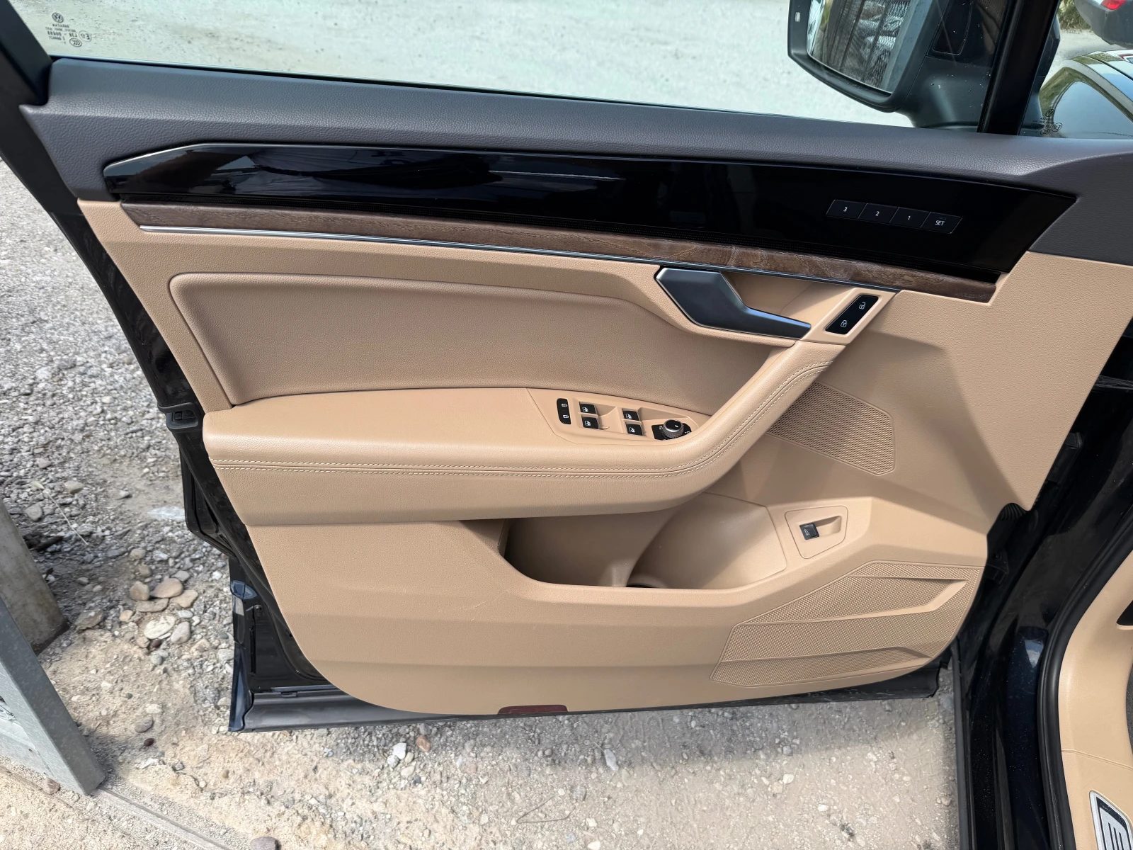 VW Touareg 3.0 TDI FULL Обдух Пано Дигитал, снимка 10 - Автомобили и джипове - 55006872