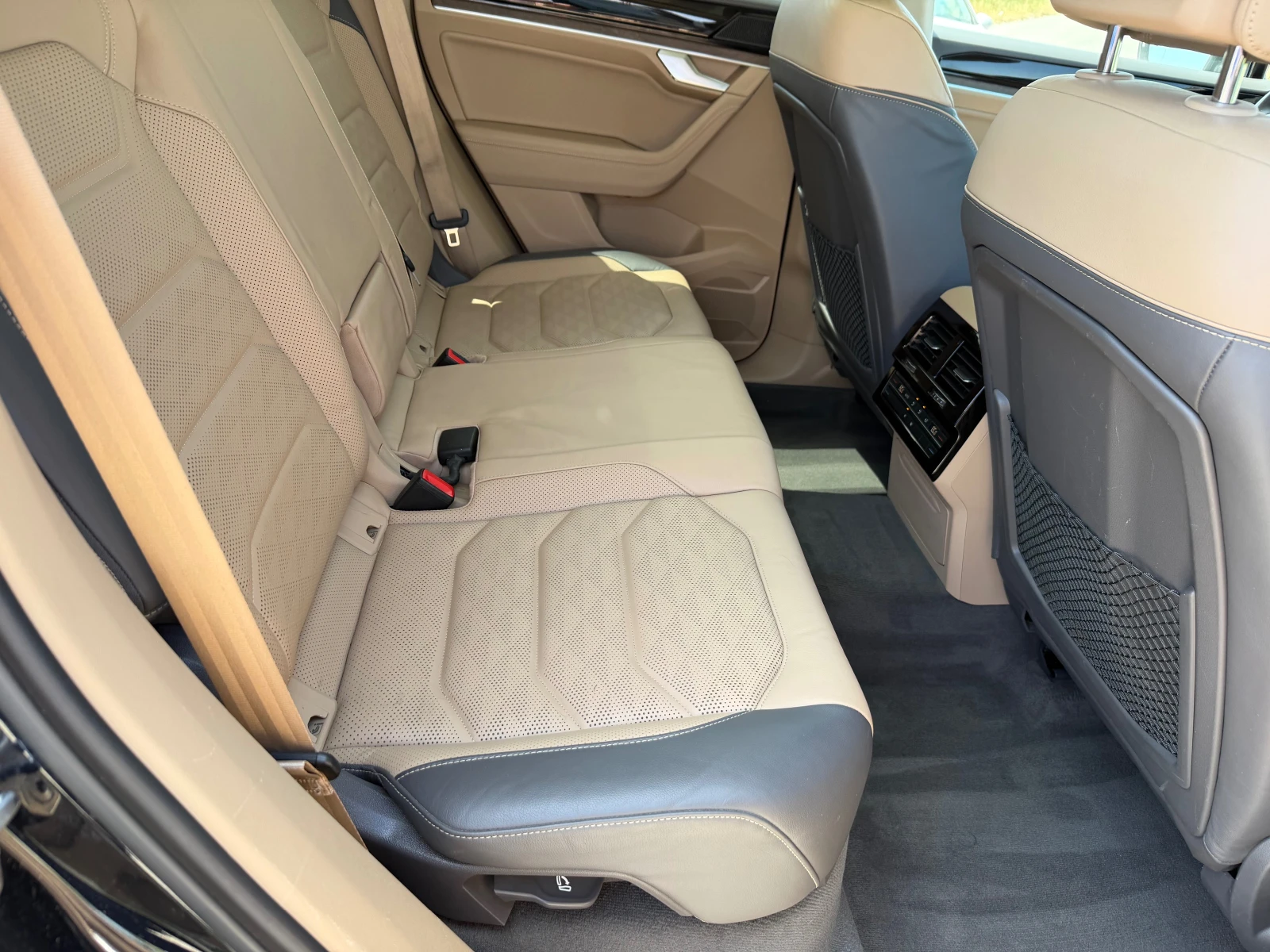 VW Touareg 3.0 TDI FULL Обдух Пано Дигитал, снимка 15 - Автомобили и джипове - 55006872