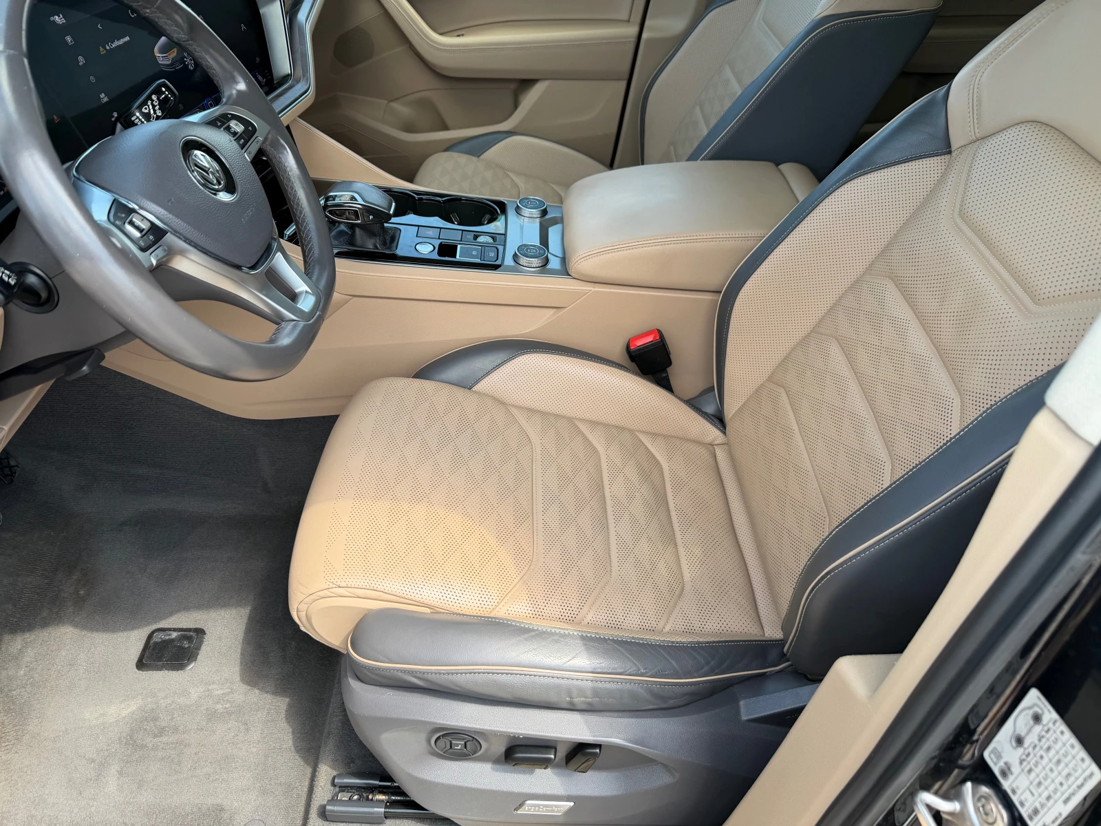 VW Touareg 3.0 TDI FULL Обдух Пано Дигитал, снимка 9 - Автомобили и джипове - 55006872