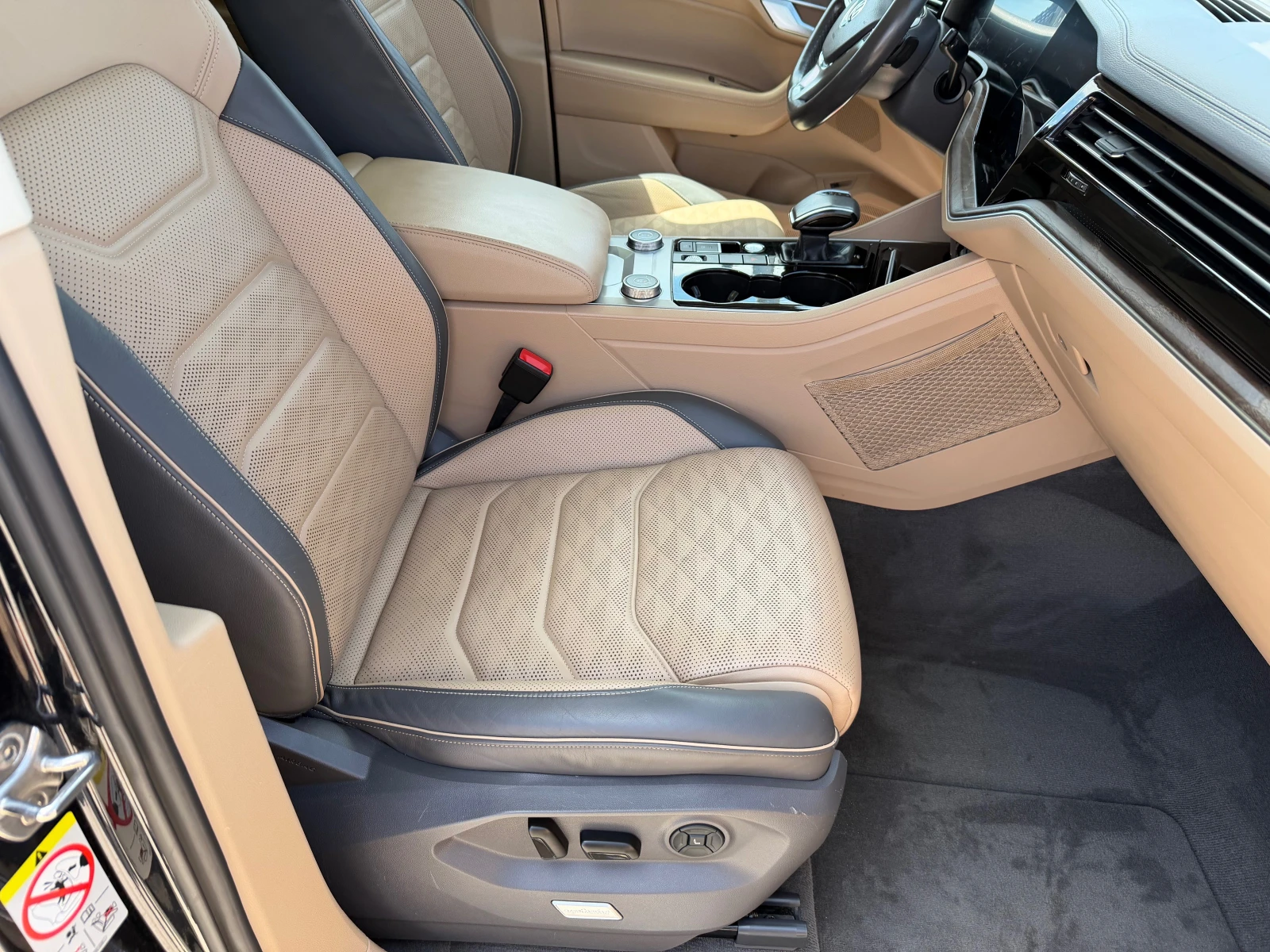 VW Touareg 3.0 TDI FULL Обдух Пано Дигитал, снимка 13 - Автомобили и джипове - 55006872