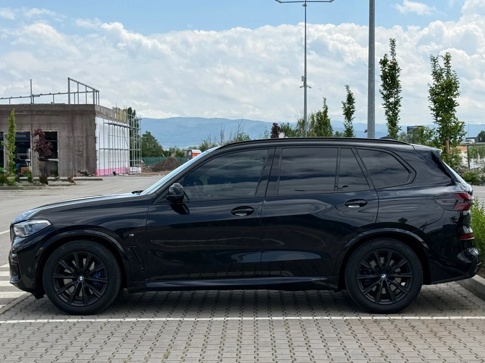 BMW X5 40i M Pack ВЪЗДУХ/Sky Lounge/SOFTCLOSE/H&K/HUD, снимка 3 - Автомобили и джипове - 55302880