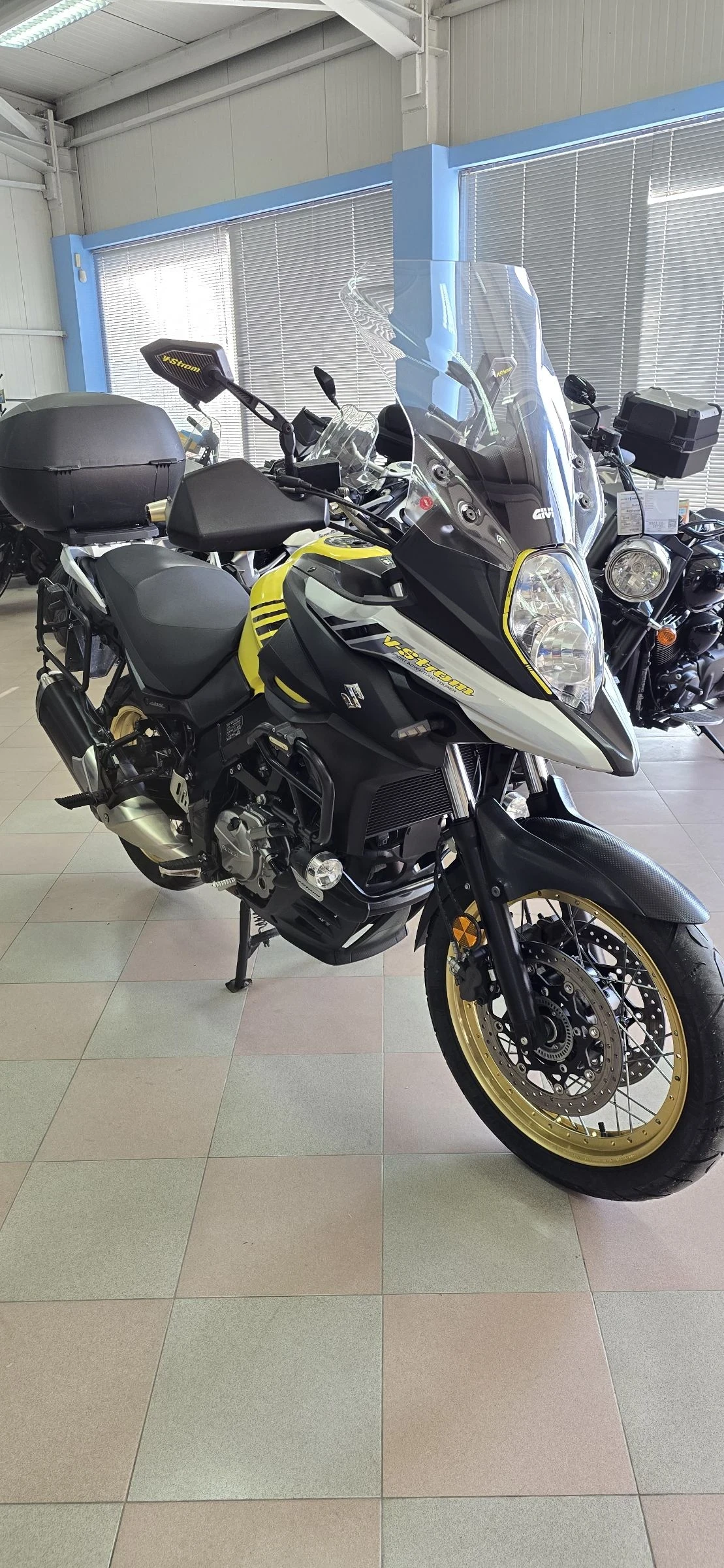 Suzuki V-strom 650 XT ABS - TCS ! Като нов ! Лизинг !, снимка 3 - Мотоциклети и мототехника - 53976641