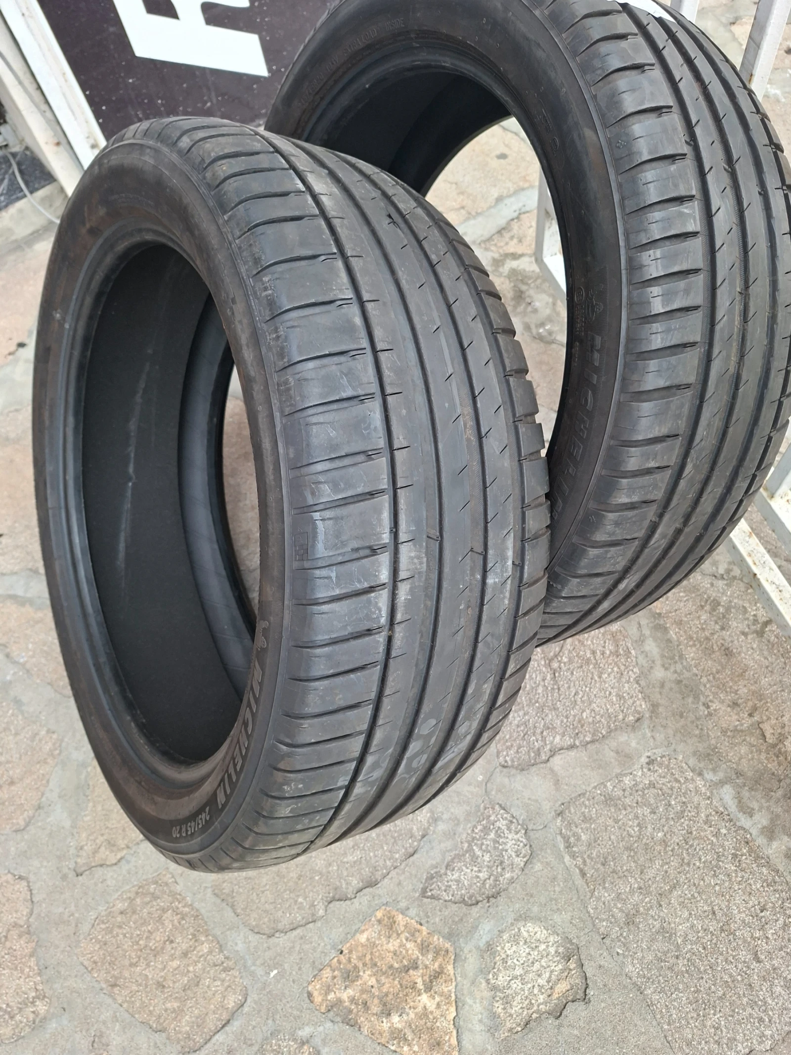 Гуми Летни 245/45R20, снимка 2 - Гуми и джанти - 56328174