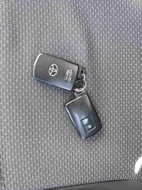 Toyota Yaris 1.5 HYBRID ACTIVE, снимка 10