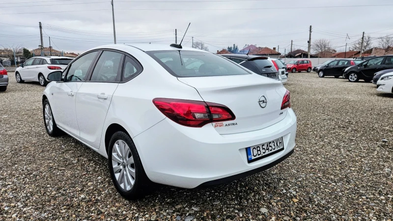 Opel Astra 1.6-110ks-6sk, снимка 4 - Автомобили и джипове - 47872197