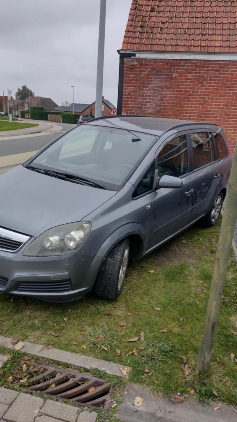 Opel Zafira 1.9CDTI, снимка 4 - Автомобили и джипове - 47985554