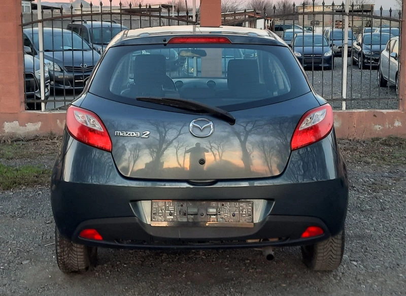 Mazda 2 1.3i, снимка 5 - Автомобили и джипове - 49273044