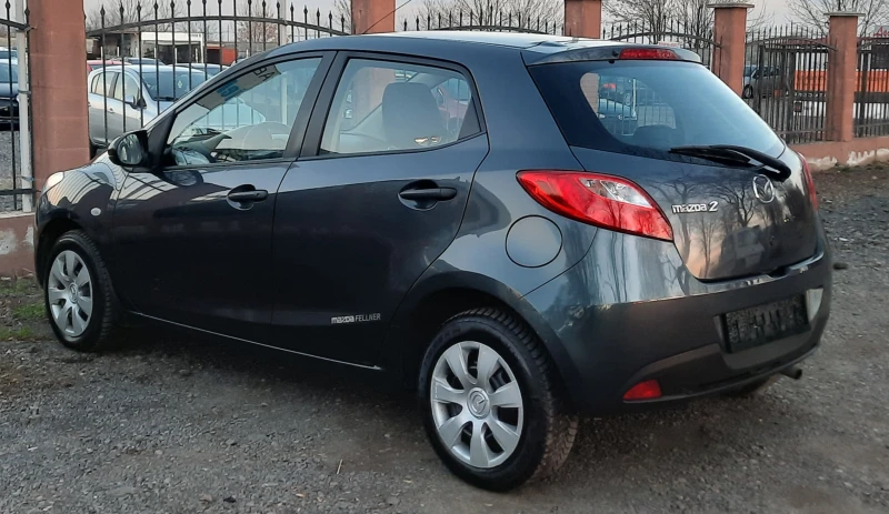 Mazda 2 1.3i, снимка 6 - Автомобили и джипове - 49273044