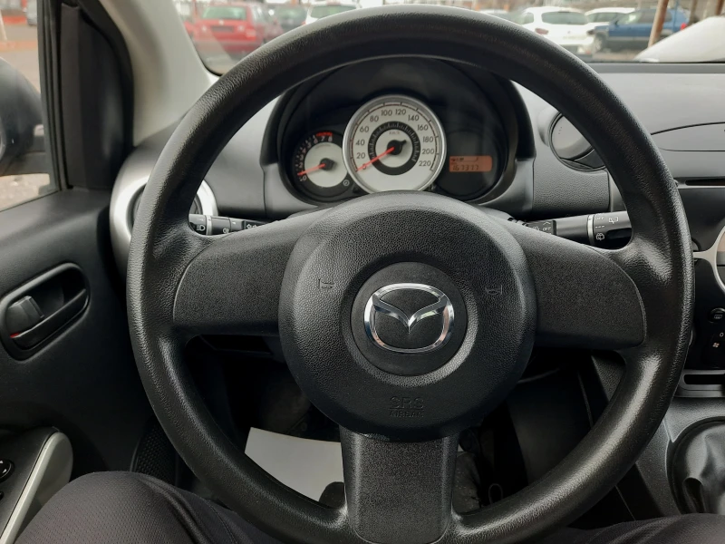 Mazda 2 1.3i, снимка 14 - Автомобили и джипове - 49273044