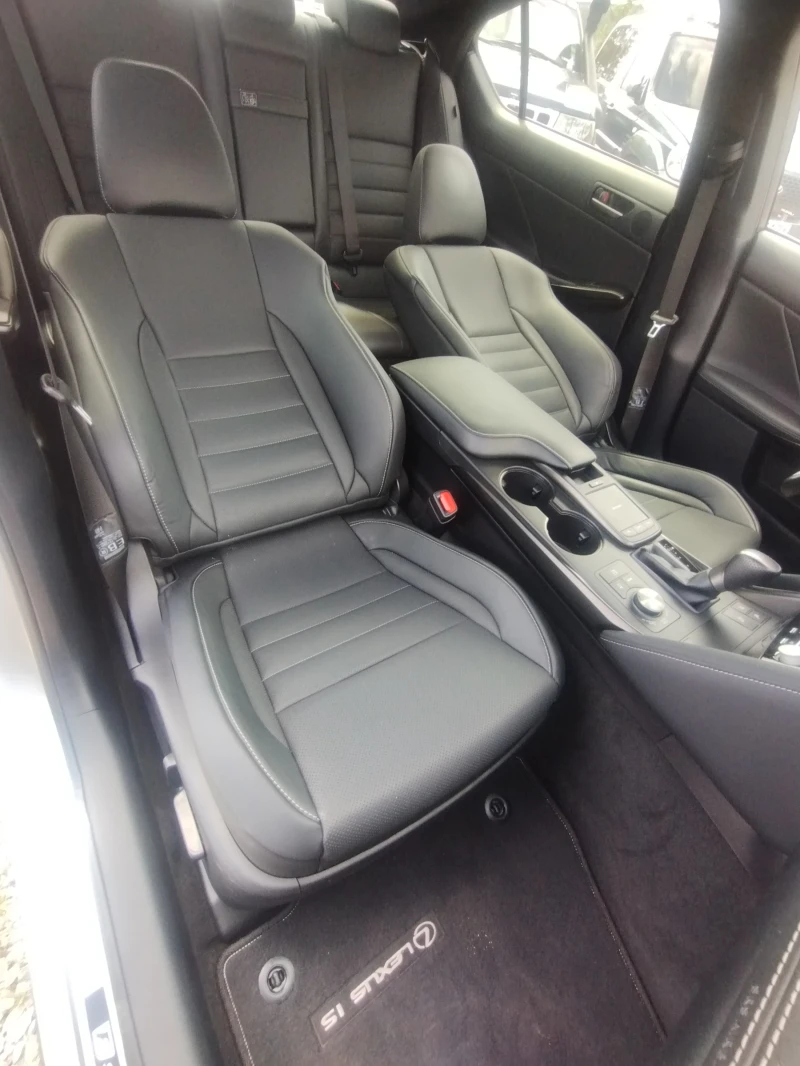 Lexus IS 350 350 F SPORT 26, 500km. КАТО НОВА, снимка 13 - Автомобили и джипове - 50177177