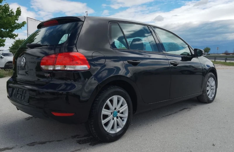 VW Golf 1.6tdi 105cv. ПЕРФЕКТЕН , снимка 4 - Автомобили и джипове - 50442463
