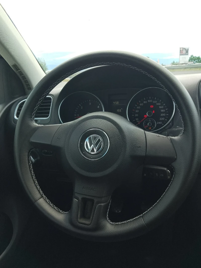 VW Golf 1.6tdi 105cv. ПЕРФЕКТЕН , снимка 10 - Автомобили и джипове - 50442463