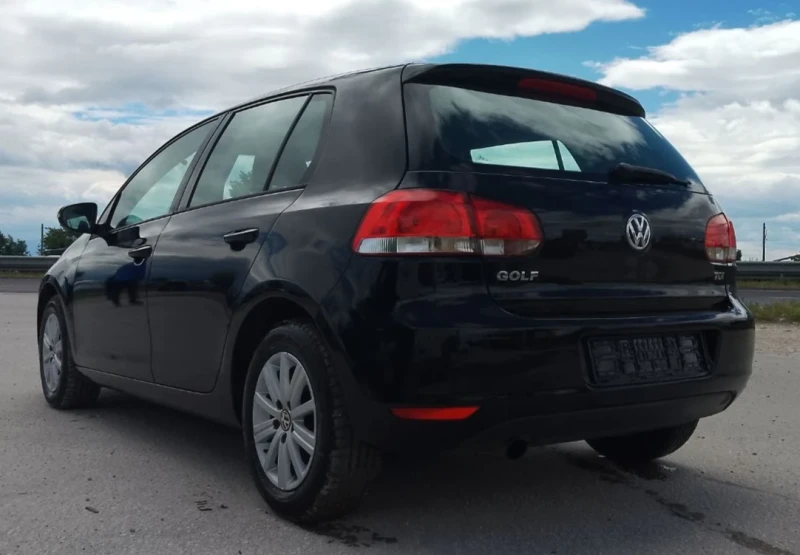 VW Golf 1.6tdi 105cv. ПЕРФЕКТЕН , снимка 5 - Автомобили и джипове - 50442463