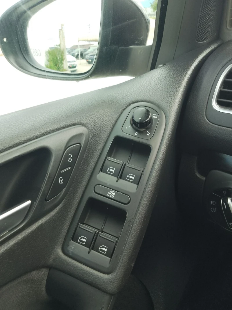 VW Golf 1.6tdi 105cv. ПЕРФЕКТЕН , снимка 14 - Автомобили и джипове - 50442463