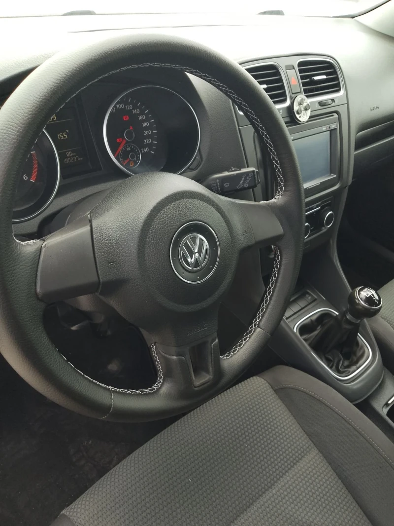 VW Golf 1.6tdi 105cv. ПЕРФЕКТЕН , снимка 16 - Автомобили и джипове - 50442463