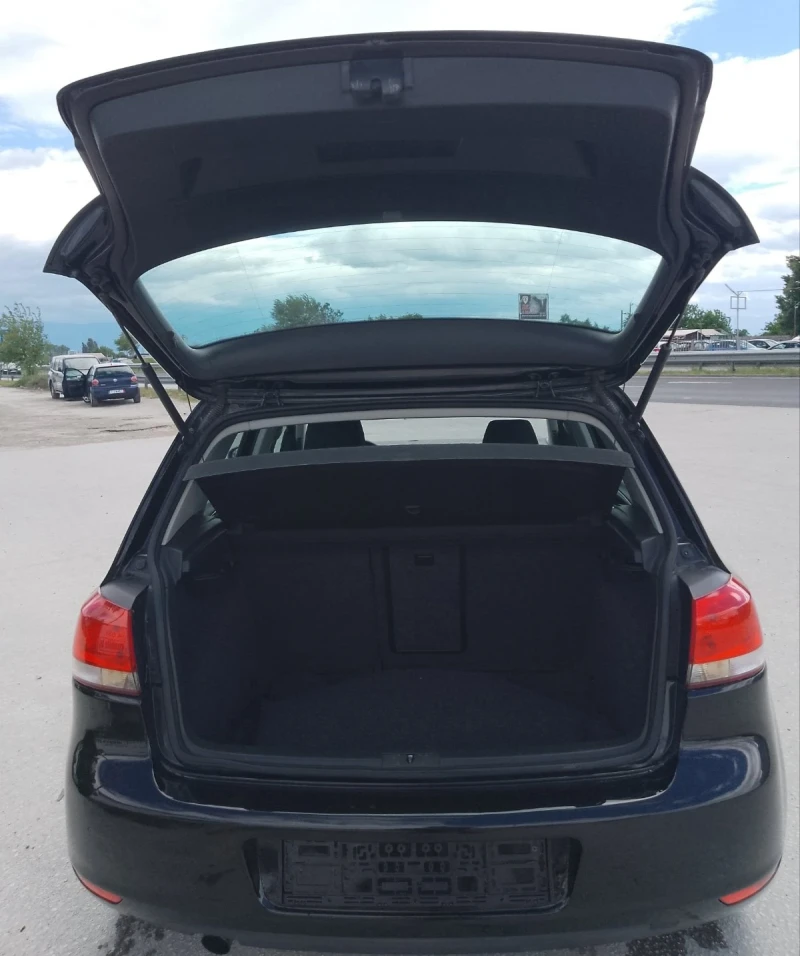 VW Golf 1.6tdi 105cv. ПЕРФЕКТЕН , снимка 8 - Автомобили и джипове - 50442463