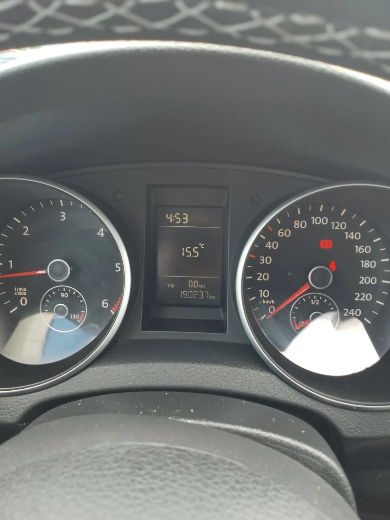 VW Golf 1.6tdi 105cv. ПЕРФЕКТЕН , снимка 15 - Автомобили и джипове - 50442463